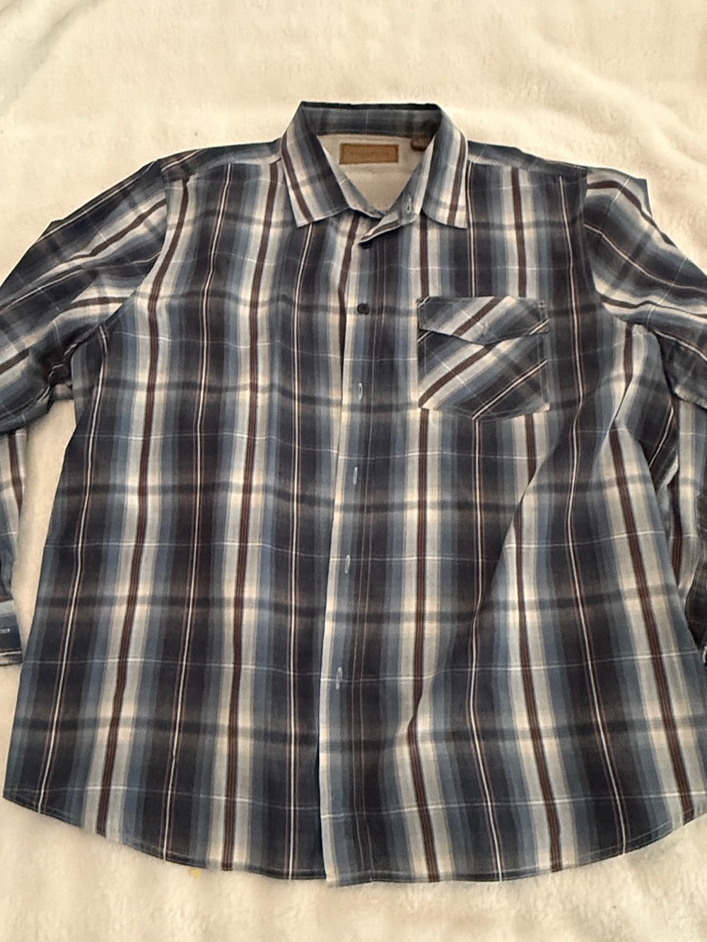 Men's Navy & White Plaid Long-Sleeve Button-Down Shirt